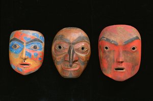 3つのシャーマンマスク（テラコッタ塗装）