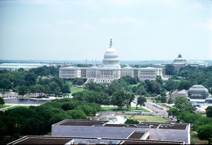 アメリカ合衆国議会議事堂とナショナルモールの眺め 作： American School