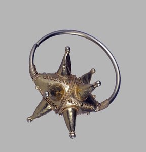 ゴールドペンダントコルト、11〜12世紀 作： Ancient Russian Art