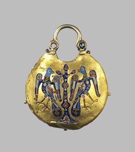 ゴールドペンダントコルト、12〜13世紀 作： Ancient Russian Art
