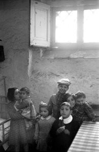 クロトーネ - 地下の家の子供たち、