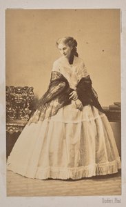ソフィア・デ・モルニー公爵夫人（1838年～1896年）、1862年トルベツカヤ伯爵夫人として生まれる。 作： Andre Adolphe Eugene Disderi
