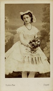 バレエ ダンサー マルファ ムラヴィエワの肖像 1838 ～ 1879 年、1863 年。 作： Andre Adolphe Eugene Disderi