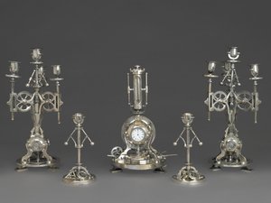 時計、5ピース時計ガーニチャーの一部、1880年頃（銀色のブロンズ、ガラス、紙） 作： Andre Romain Guilmet