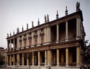 キエリカティ宮殿のファサード 作： Andrea Palladio