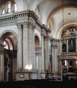 身廊の内観、1566-80 作： Andrea Palladio