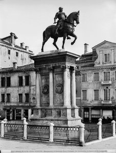 コンドッティエレ・バルトロメオ・コッレオーニ（1400-75）の騎馬像（ブロンズ）（白黒写真 作： Andrea del Verrocchio