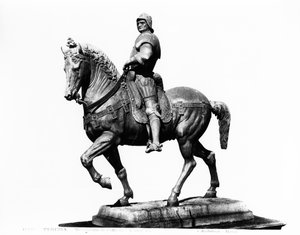 コンドッティエレ・バルトロメオ・コッレオーニ（1400-75）の騎馬像（ブロンズ）（白黒写真 作： Andrea del Verrocchio
