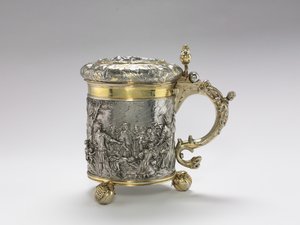 タンカード 1600年代後半（カット＆シームされた銀板、レプッシェ＆チェイスされた装飾、鋳造されたハンドルと脚、部分的に金メッキされている