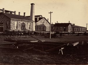 プレート17ララミー機械工場（南西側から）1869年（写真 作： アンドリュー・ジョセフ・ラッセル