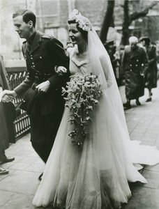 ロンドンでのアンドリュー・キャベンディッシュ卿とデボラ・ミットフォード卿の結婚式 作： Thomas Kelly
