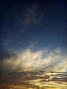 色鮮やかな夕暮れの空 作： Angelo Cerantola