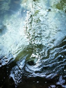 深い青の水の渦 作： 