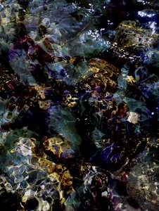  作： 