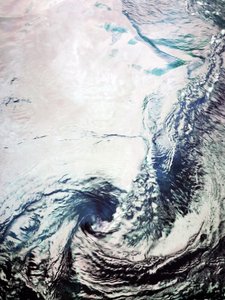 渦巻く北極海 作： Angelo Cerantola