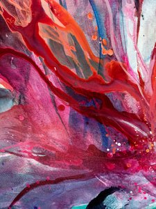 躍動感あふれる液体の流れ