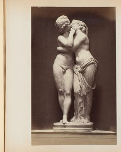 イタリア、ローマのカピトリーノ美術館にあるアモールとプシュケの彫刻 作： Anonymous