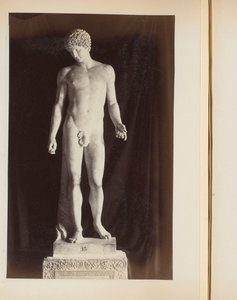イタリア、ローマのカピトリーノ美術館にあるアンティノウスの彫刻 作： Anonymous