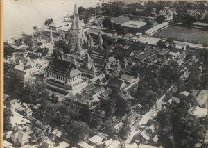 空から見たバンコクのワット・アルンの寺院群 作： Anonymous