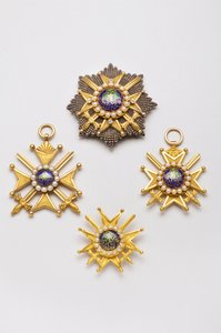 アフガニスタン - 帝国ドゥラーニ勲章 : 1等プレート 19世紀後半 - 1等バッジ 19世紀後半 - 1等バッジ 19世紀後半 - 2等胸部徽章 19世紀前半 作： Anonymous Anonymous