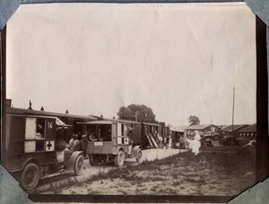 第一次世界大戦1914-1918年。フランス、ローワー・ノルマンディー(Lower Normandy)、英仏海峡のサン・ジル(Saint-Gilles)ステーションでのフランス赤十字社の看護師による兵士への予防接種。匿名の撮影1917年6月。個人コレクション、ステラ 作： Anonymous Anonymous