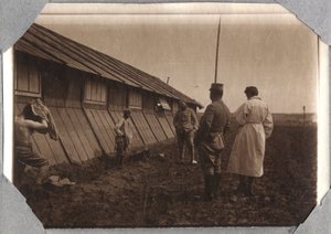 第一次世界大戦1914-1918年：縁の下の力持ちを探す、英仏海峡のクーヴィルのキャンプ、フランス、ローワーノルマンディー（Lower Normandy）。匿名の撮影1917年5月。個人コレクション、ステラ 作： Anonymous Anonymous