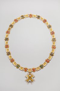 バヴィエール王国 サン・ユベール勲章：バヴィエール公ルイトポルド（1890-1973）が身につけていたネックレス - 18世紀末 - ゴールド、エモー - ネックレス。ネックレス：長さ122cm、重さ460g（ペンダントを含む） - ペンダント。D 7.5 cm - プライベート・コレクション 作： Anonymous Anonymous