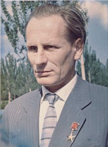 ミハイル・ワシリエビッチ・メルニコフ（1919-1996）、ロケットエンジン設計者 - 匿名希望。カラー写真 プライベートコレクション 作： Anonymous Anonymous