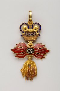 金の羊毛勲章（Order of the Golden Fleece）。Austrian Golden Fleece - Reduced badge - 1850-1900 - Gold and Emals - H 6.2 cm, W 4.1 cm, Weight: 20 g - Private collection 作： Anonymous Anonymous
