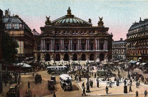 パリ：シャルル・ガルニエ（1825-1898）が制作したオペラ座のファサードと、オムニバスが走るオペラ座の地下鉄駅の風景。パリ市の「芸術アルバム」に掲載されている1920年の写真。個人蔵。 作： Anonymous Anonymous