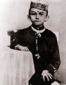 政治家モハンダス・カラムチャンド・ガンジー（1869-1948）の子供の肖像 - 1875年頃の撮影 作： Anonymous Anonymous
