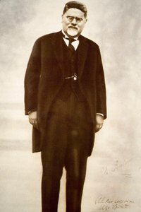 イタリアの哲学者ジョヴァンニ・ジェンティーレの肖像（モノクロ写真 作： Anonymous Anonymous