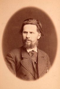 芸術家イワン・ニコライエヴィッチ（ニコラエヴィッチ）・クラムスコイ（1837-1887）の肖像画。 アルブミンの写真
