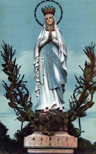 1900年頃、Lourdes - Hautes Pyrenees (65)で戴冠した処女。