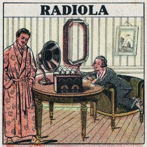 ワイヤレステレフォニー。ラジオラのラジオセット。1925年の匿名のイラスト。個人蔵。 作： Anonymous Anonymous