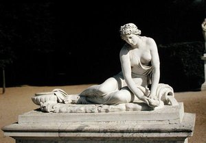 ラパルテールドラトーネの貝殻のあるニンフ 作： Antoine Coysevox