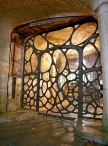 バルセロナ（スペイン）のカサ・ミラ、ラ・ペドレラ、グラシア通り。建築家アントニ・ガウディ・イ・コルネ（1852-1926） 作： Antoni Gaudi