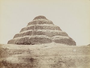 サッカラのピラミッド、ステップ・ピラミッドの南東側からの眺め 作： Antonio Beato