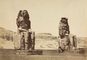 メムノンの巨像、テーベ、c。 1860年代。 作： Antonio Beato