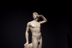 ミラノ、イタリア - 2020年6月: 古代の彫刻「自ら鳴くアポロン」1782年 - 2019年、アント... (写真) 作： Antonio Canova