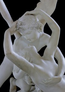 123192のキューピッド大理石の詳細のキスによって復活プシュケ