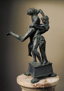 ヘラクレスの12の作品"ヘラクレス（ヘラクレス）が巨人アンテを持ち上げる" ブロンズ彫刻 アントニオ・ベンチ（Le Pollaiuolo）（1431-1498） 1475年 Dim.45 cm フィレンツェ、バルジェッロ美術館（Museo del Bargello 作： Antonio Pollaiuolo