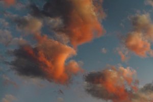 水の中。彼女は飛ぶ、2022年（デジタル写真） 作： Antonio Schubert