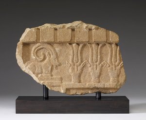 アイベックスとオリックスが描かれたフリーズの断片、前5～4世紀（石灰岩 作： Arabian South