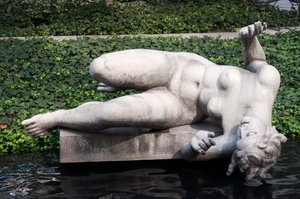 ニューヨーク近代美術館の彫刻の庭にあるアリスティッド・マイヨールの「川」（写真