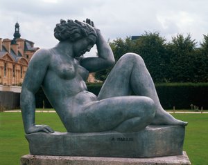 山は 作： Aristide Maillol