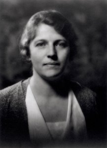 パールバック（1892-1973） 作： Arnold Genthe