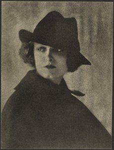 [正体不明のハリウッド女優の肖像]。 作： Arthur F. Kales