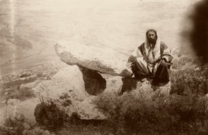 ドルメンと人間、ヘスバンの西（ヘシュバン）、1881 作： Arthur M. Mantell