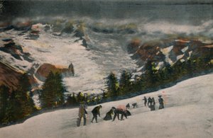 真夏のパラダイスバレーでのスノーボーリングレーニア国立公園、c1916 作： Asahel Curtis
